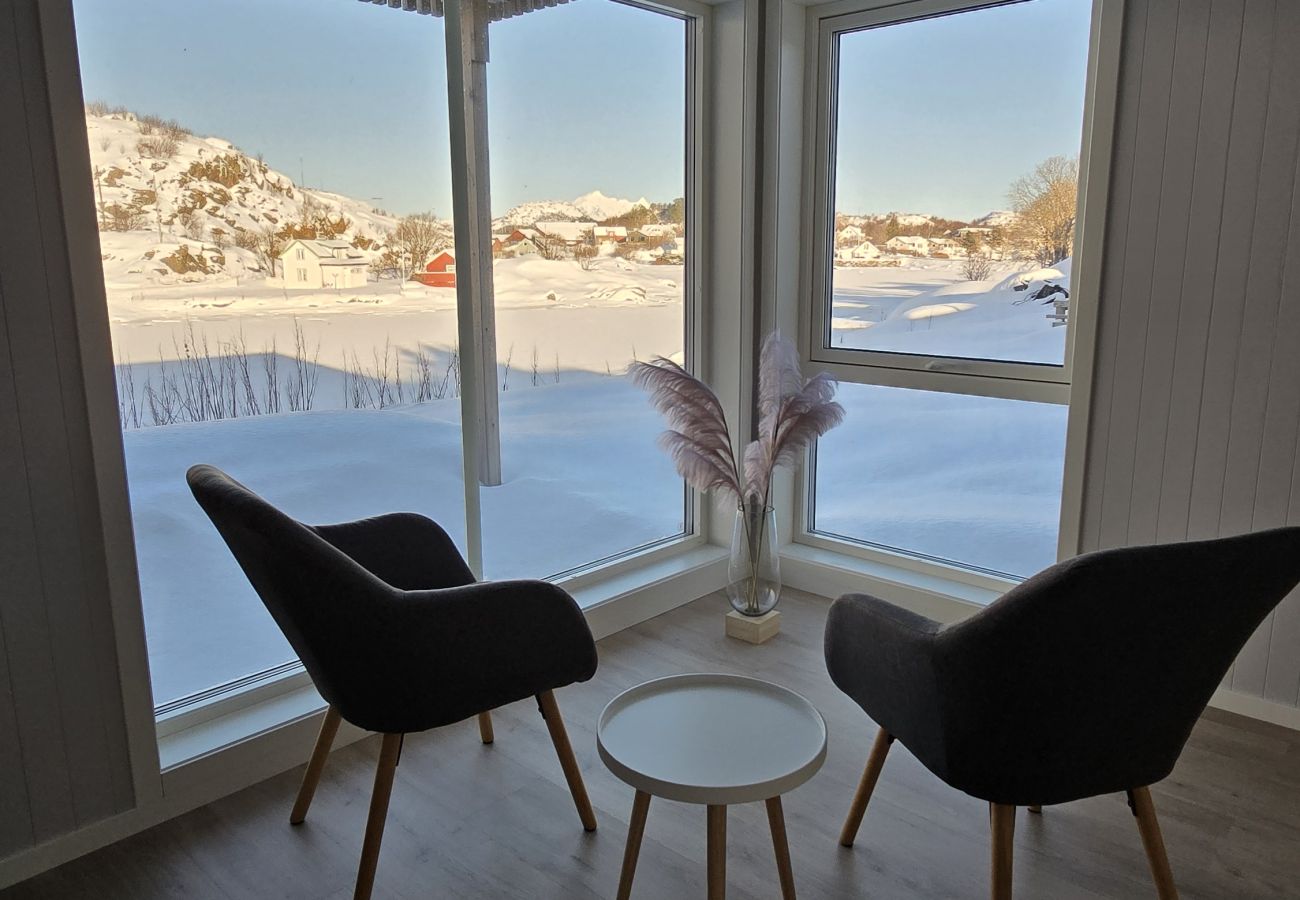 House in Ballstad - Skottinden view, Lofoten