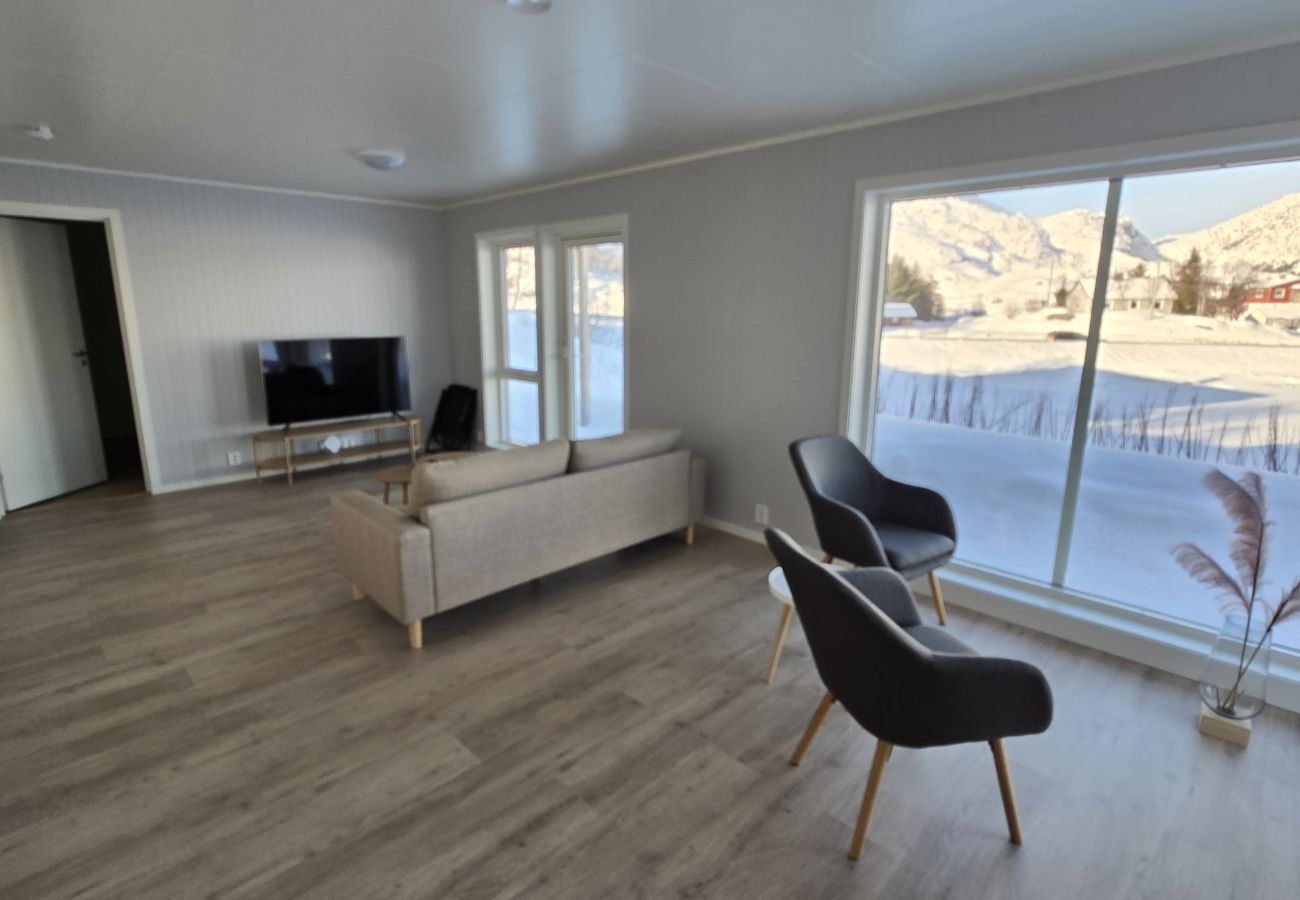 House in Ballstad - Skottinden view, Lofoten