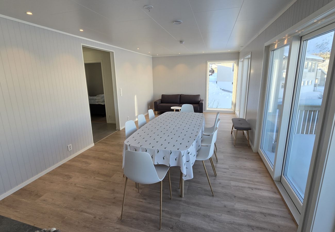 House in Ballstad - Skottinden view, Lofoten