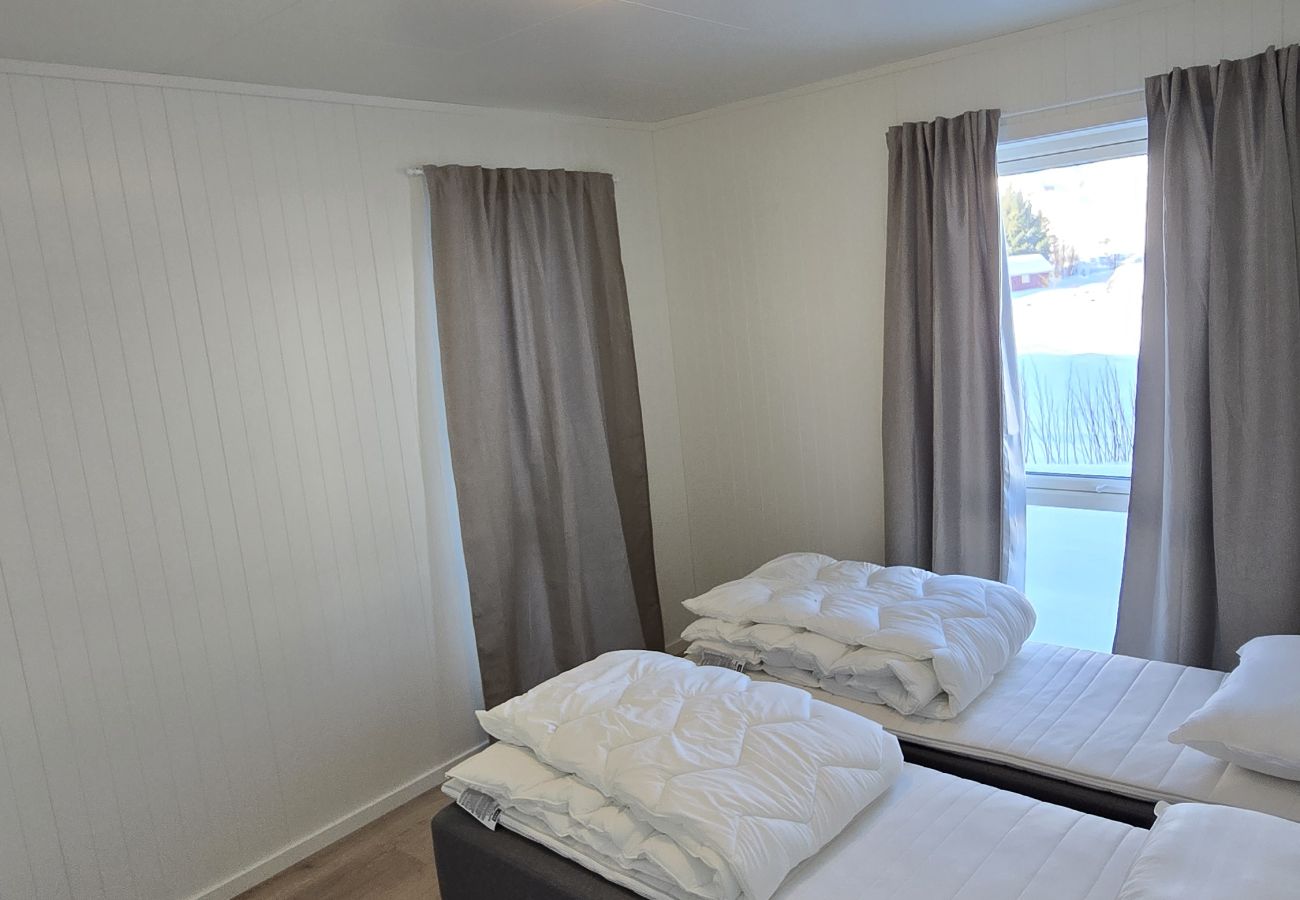 House in Ballstad - Skottinden view, Lofoten