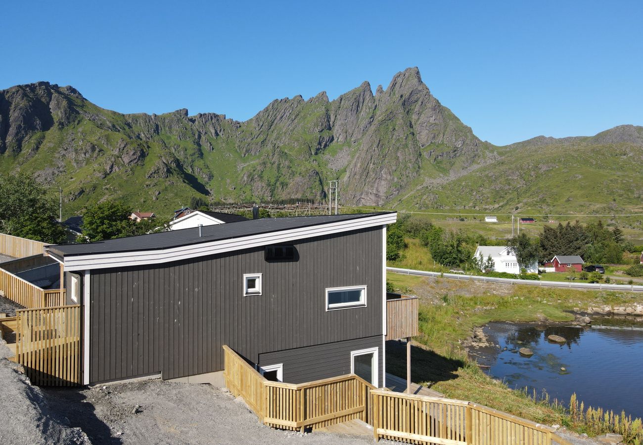 House in Ballstad - Skottinden view, Lofoten