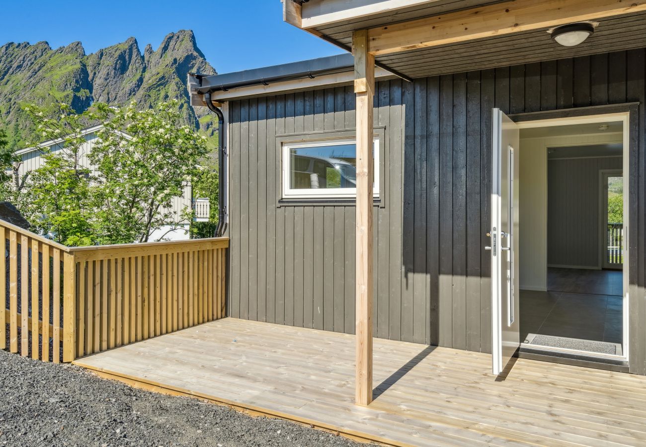 House in Ballstad - Skottinden view, Lofoten