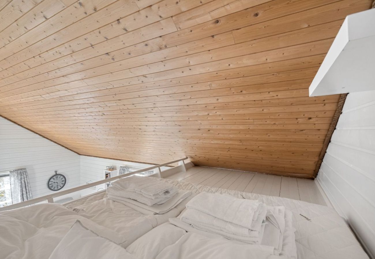 Cottage in Stamsund - Waterfront Twin Cabin A