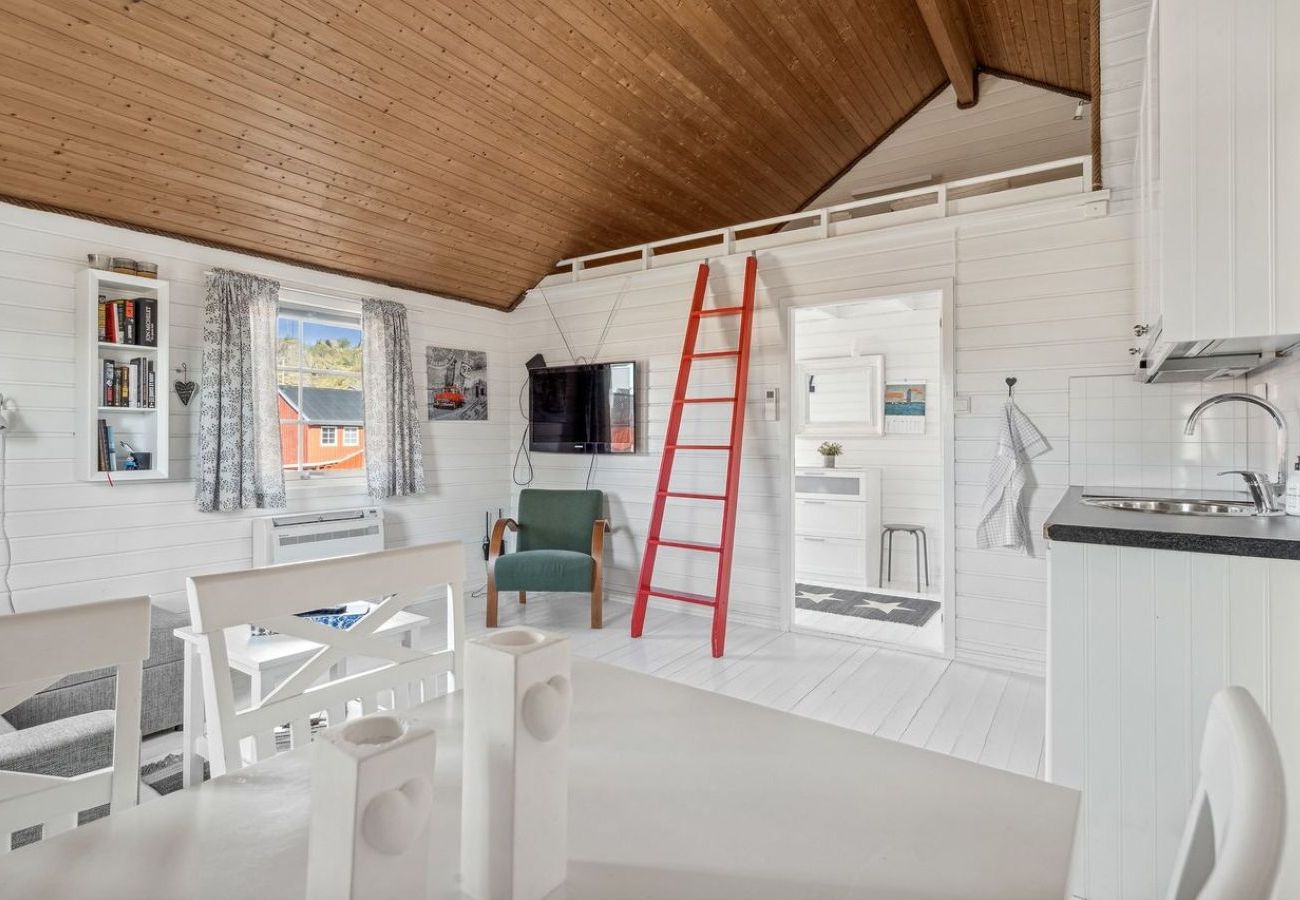 Cottage in Stamsund - Waterfront Twin Cabin A