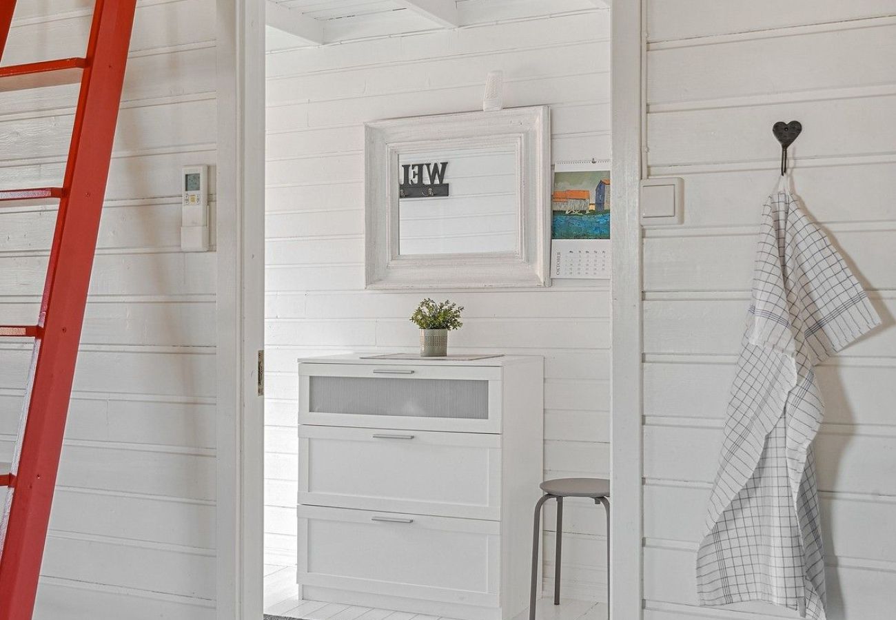 Cottage in Stamsund - Waterfront Twin Cabin A