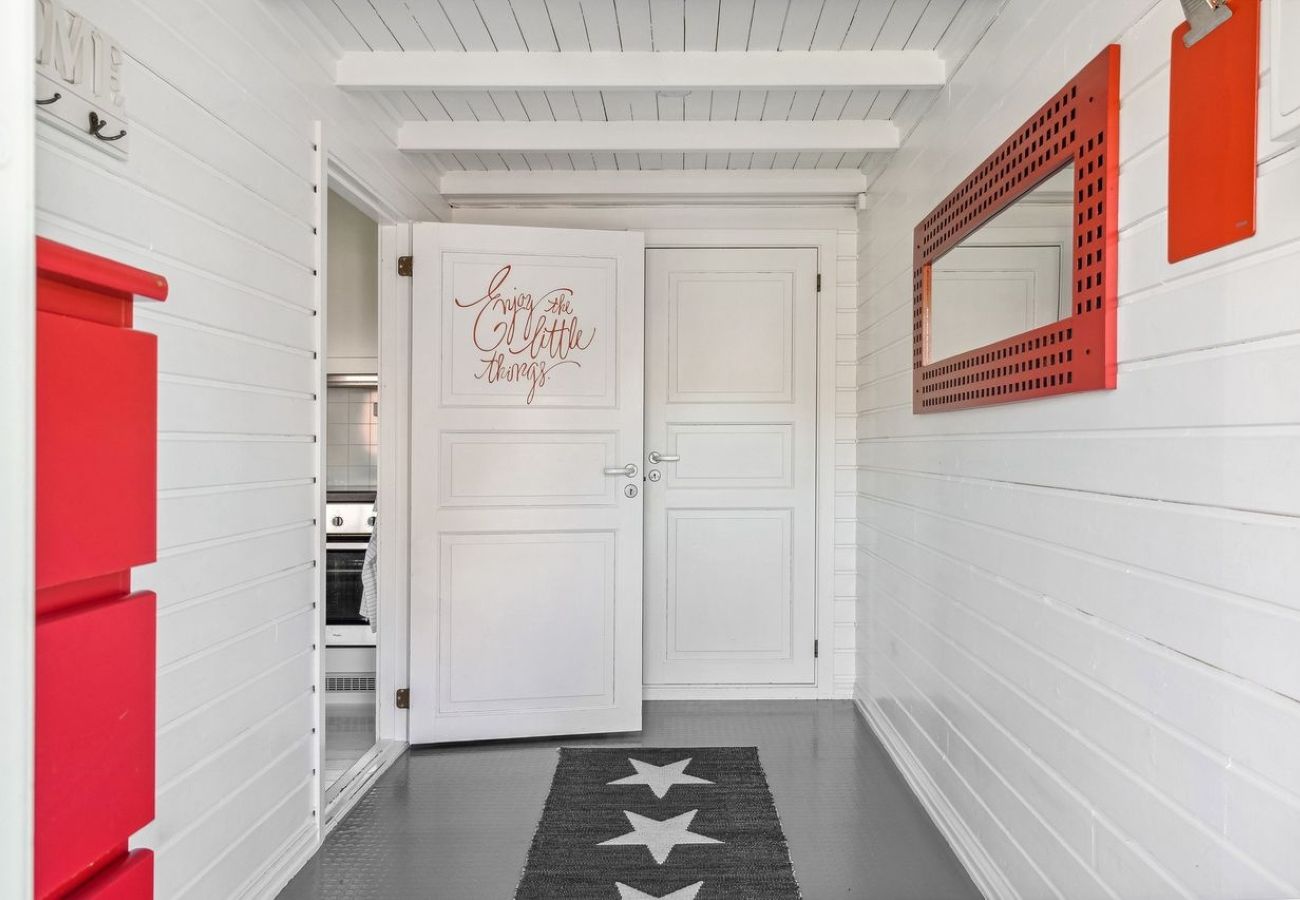 Cottage in Stamsund - Waterfront Twin Cabin B