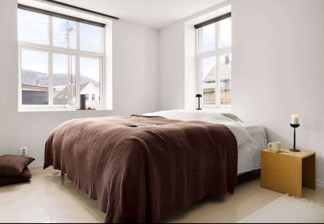 Apartment in Bergen - Modern apartment in Laksevåg with parking