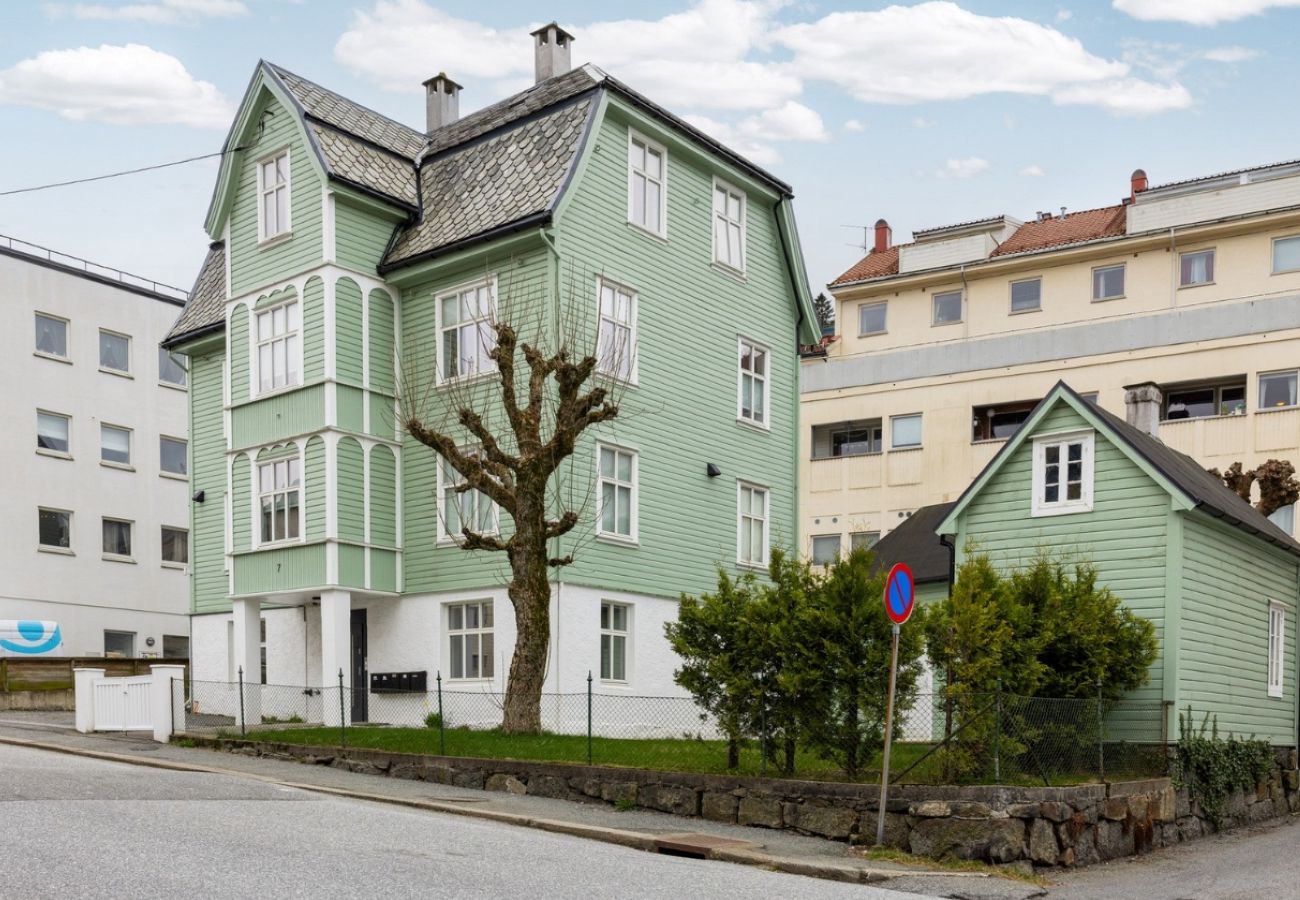 Apartment in Bergen - Modern apartment in Laksevåg with parking
