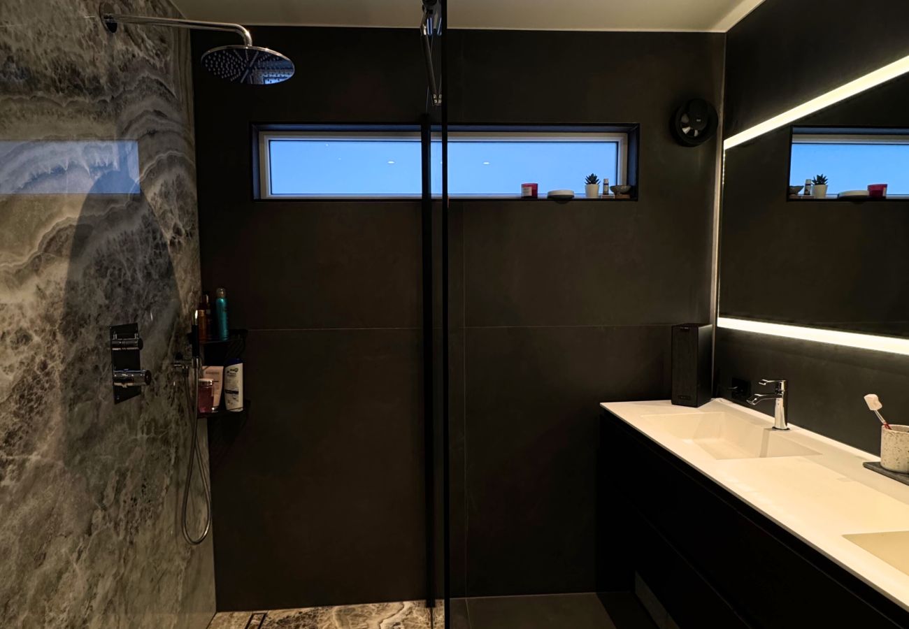 House in Tromsø - Exclusive Northernlight villa at Sørtromsøya