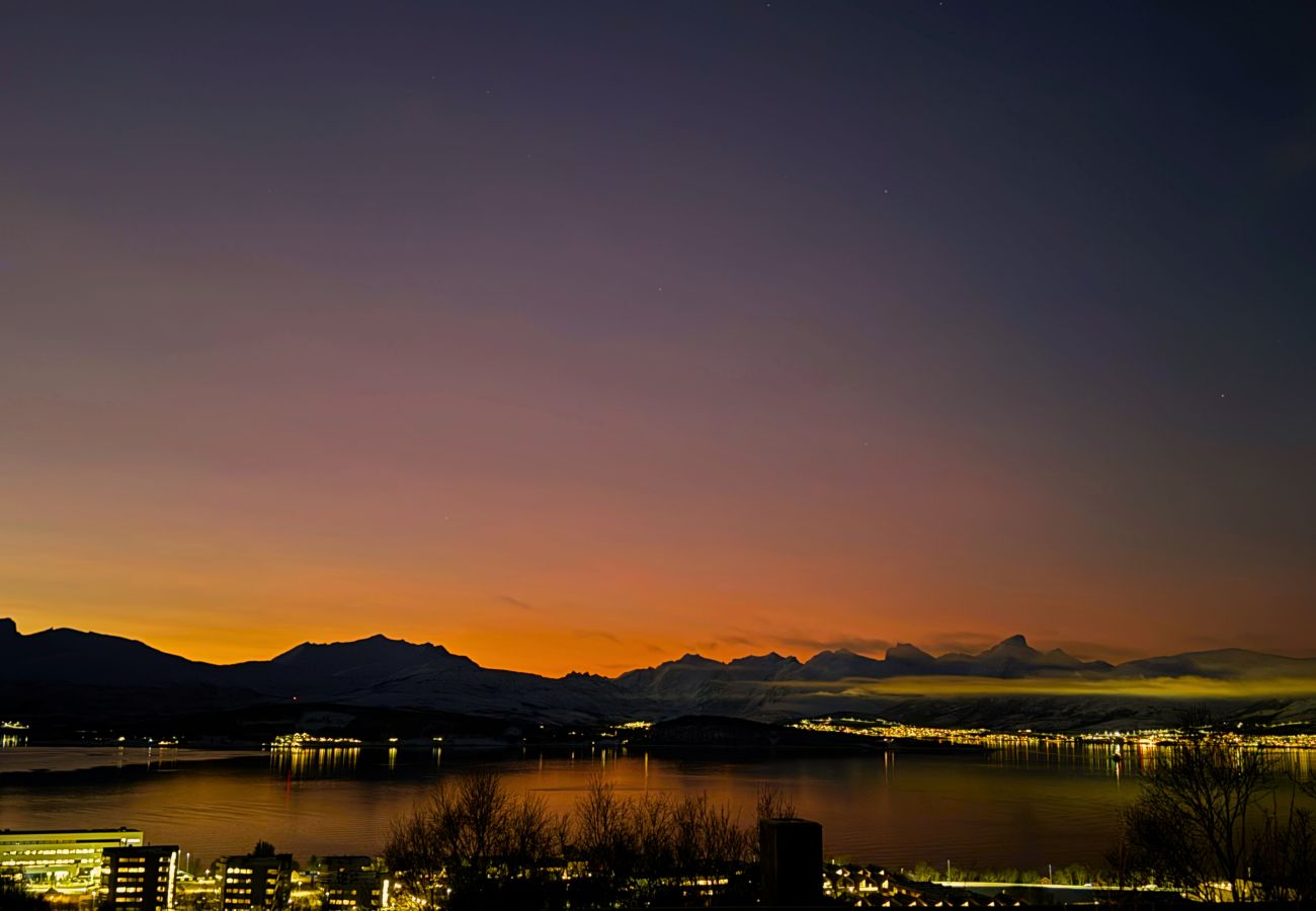 House in Tromsø - Exclusive Northernlight villa at Sørtromsøya