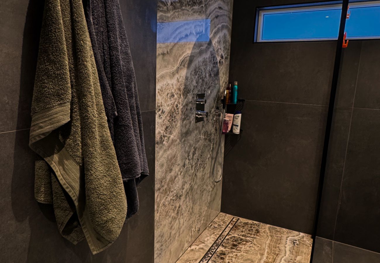 House in Tromsø - Exclusive Northernlight villa at Sørtromsøya