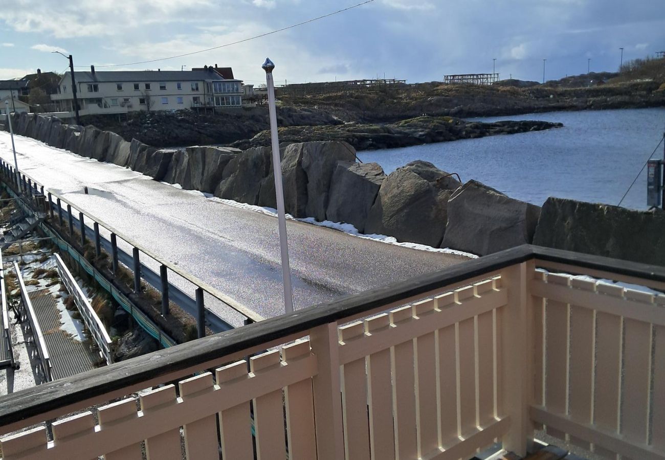 Apartment in Vågan - Henningsvær Harbour Retreat