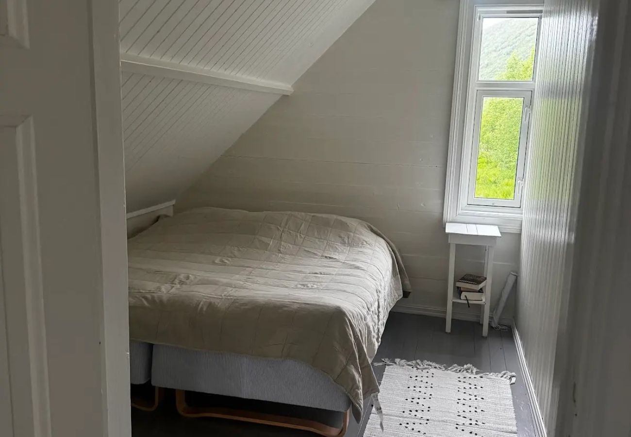 Cottage in Senja - Charming cottage with seaview in Senja