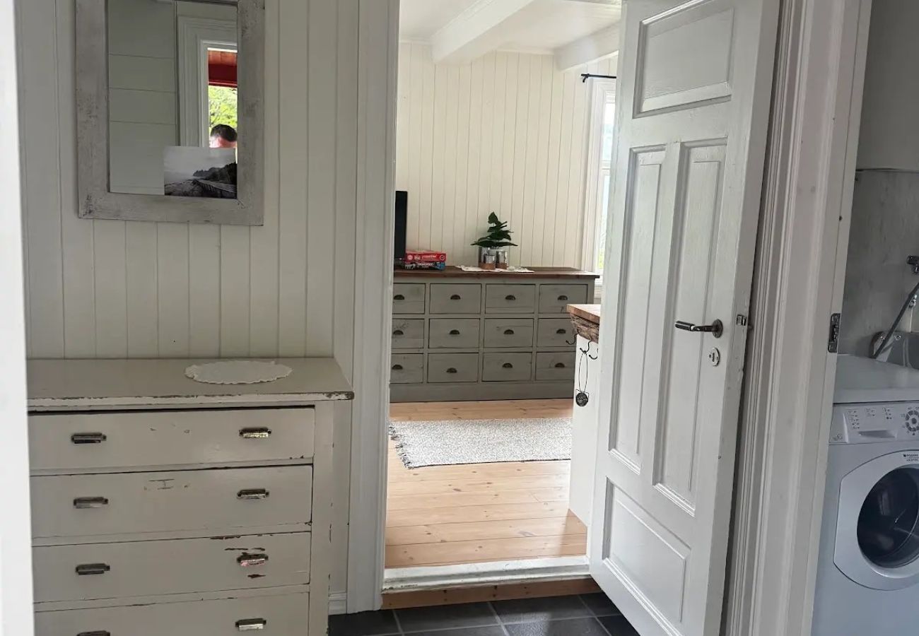 Cottage in Senja - Charming cottage with seaview in Senja
