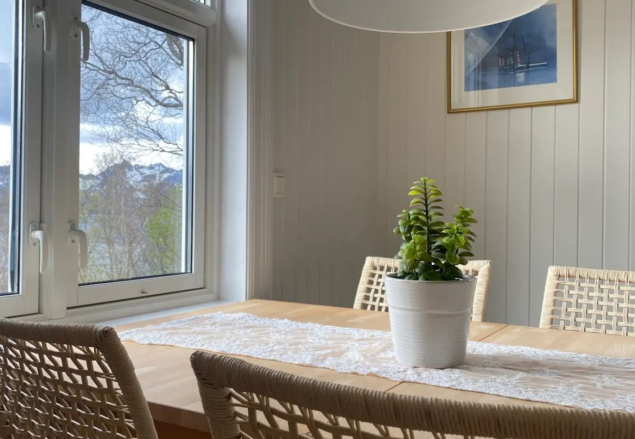 Cottage in Senja - Charming cottage with seaview in Senja