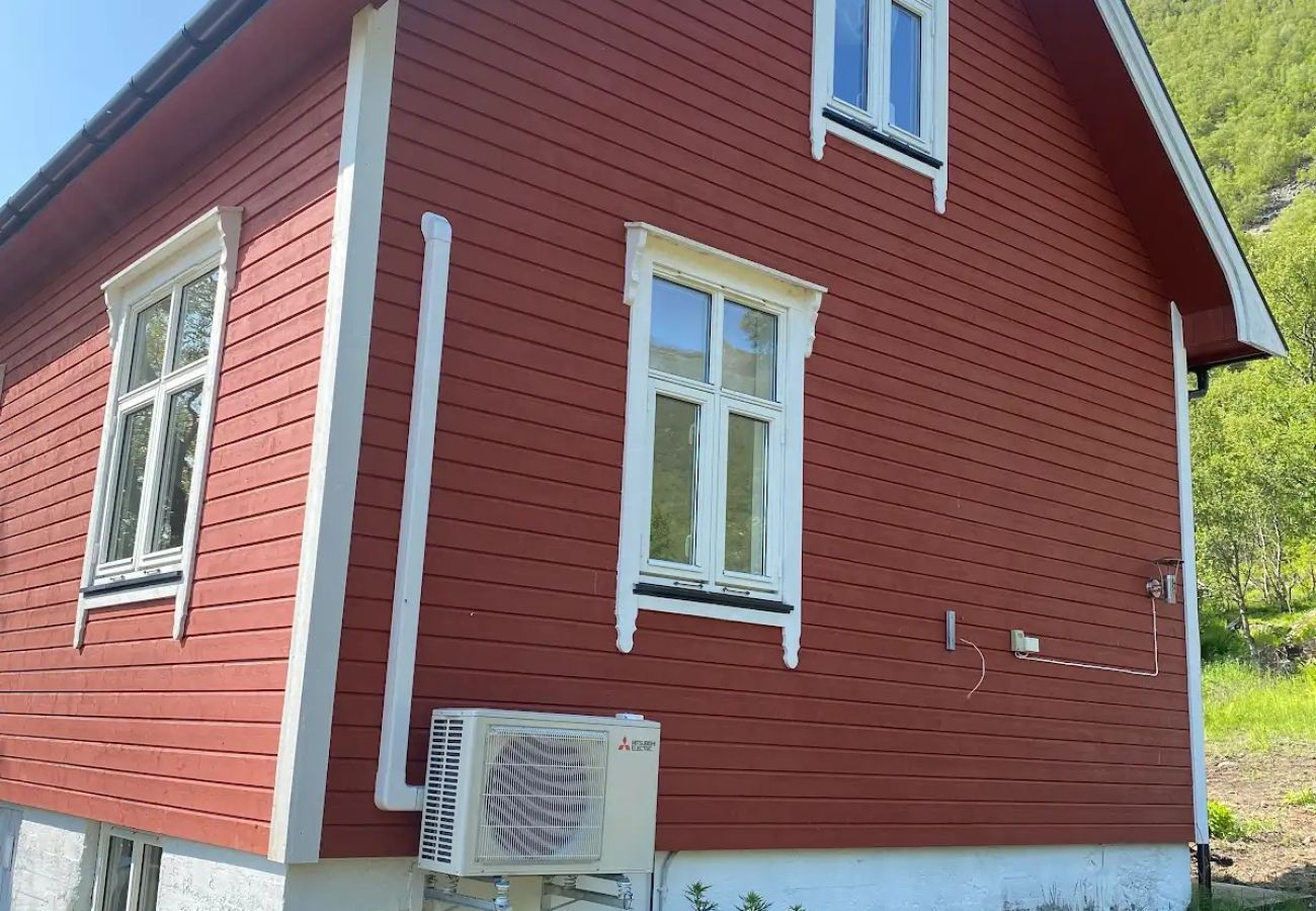 Cottage in Senja - Charming cottage with seaview in Senja