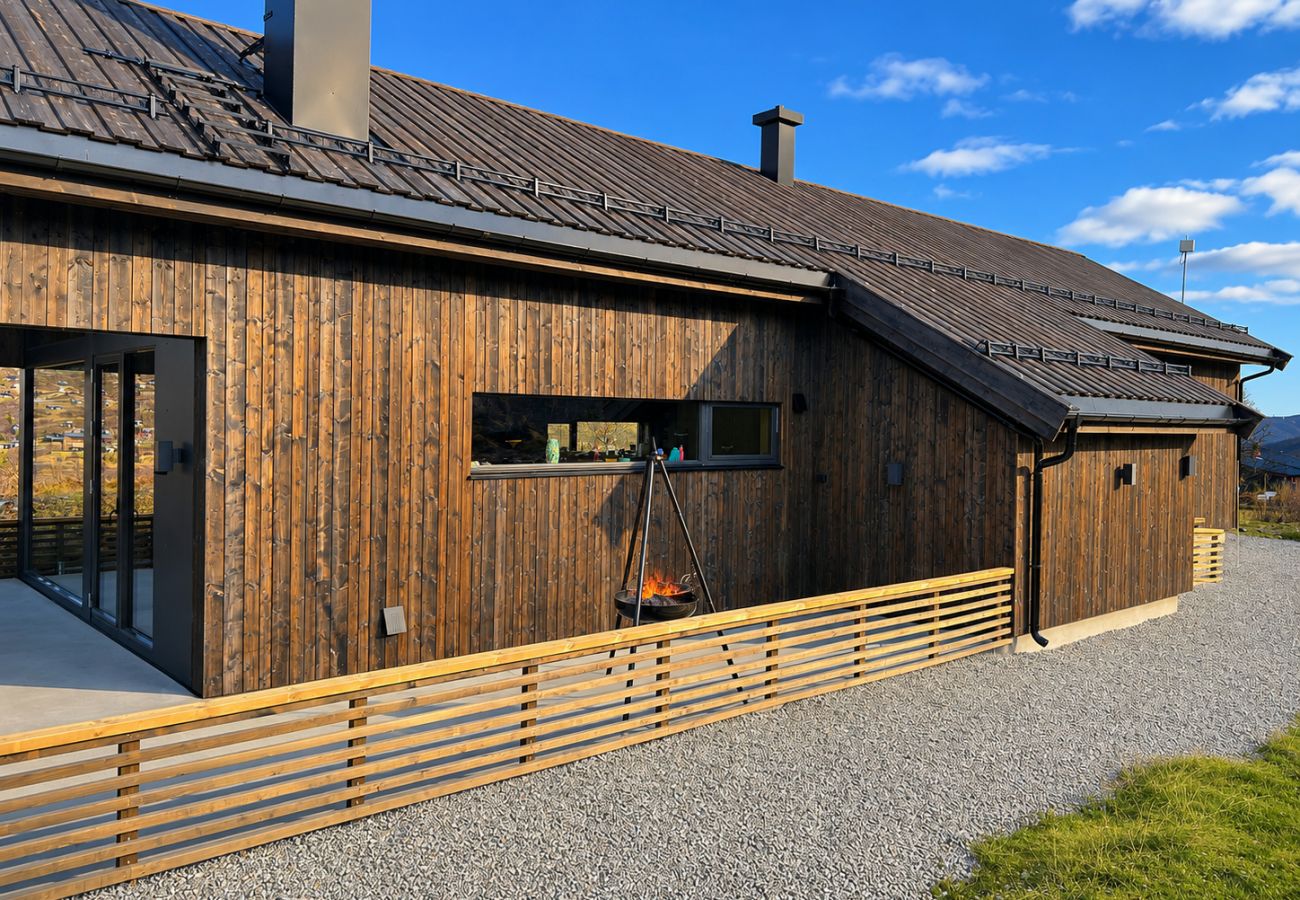 Cottage in Hol - New spacious mountain cabin with sauna, Geilo
