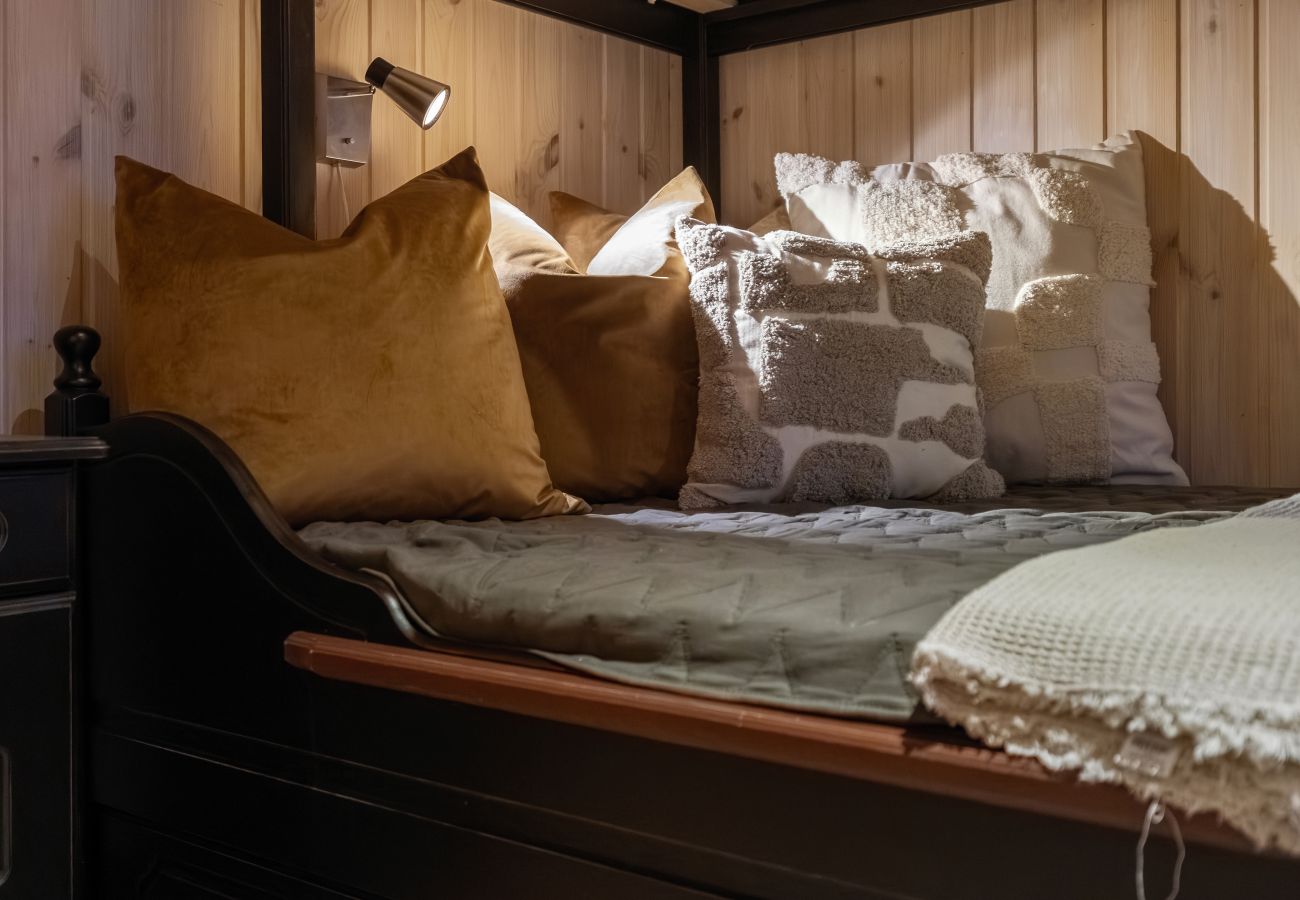 Cottage in Øyer - Spacious cabin in Hafjell with sauna, ski-inn-ski-out