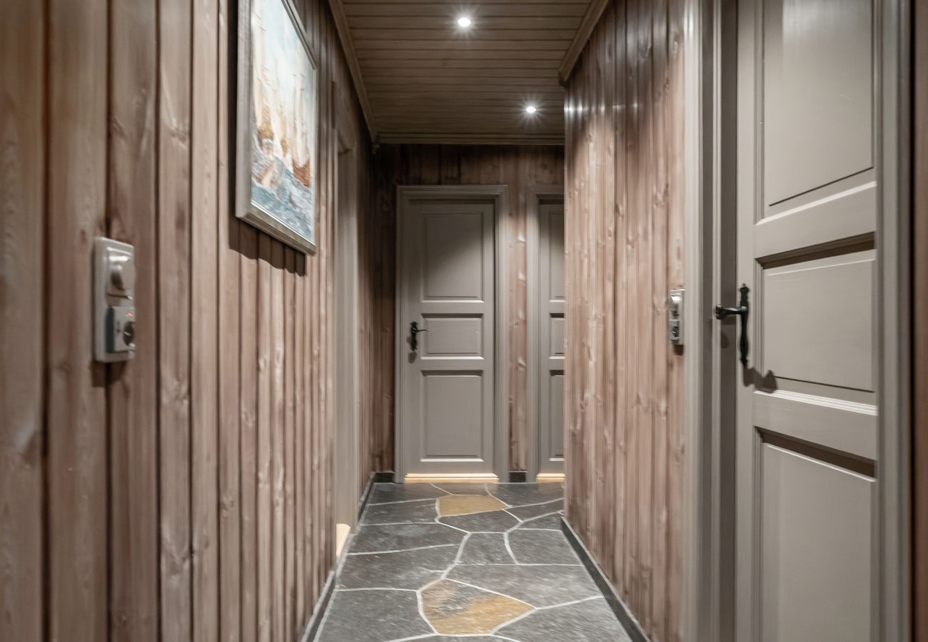 Cottage in Øyer - Spacious cabin in Hafjell with sauna, ski-inn-ski-out
