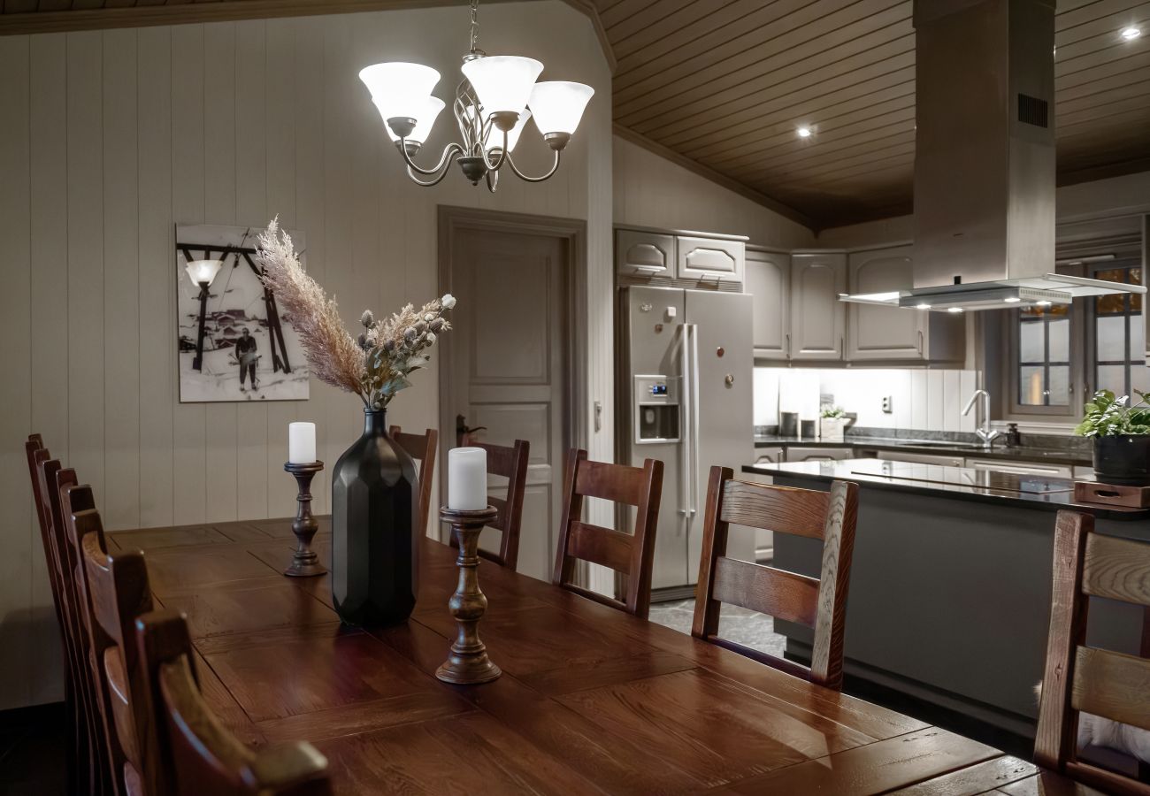 Cottage in Øyer - Spacious cabin in Hafjell with sauna, ski-inn-ski-out