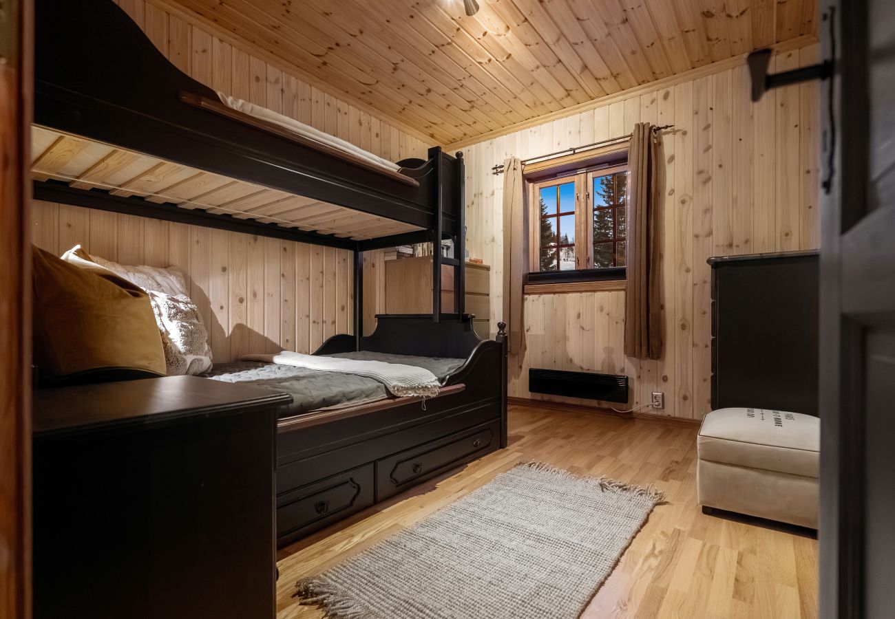 Cottage in Øyer - Spacious cabin in Hafjell with sauna, ski-inn-ski-out