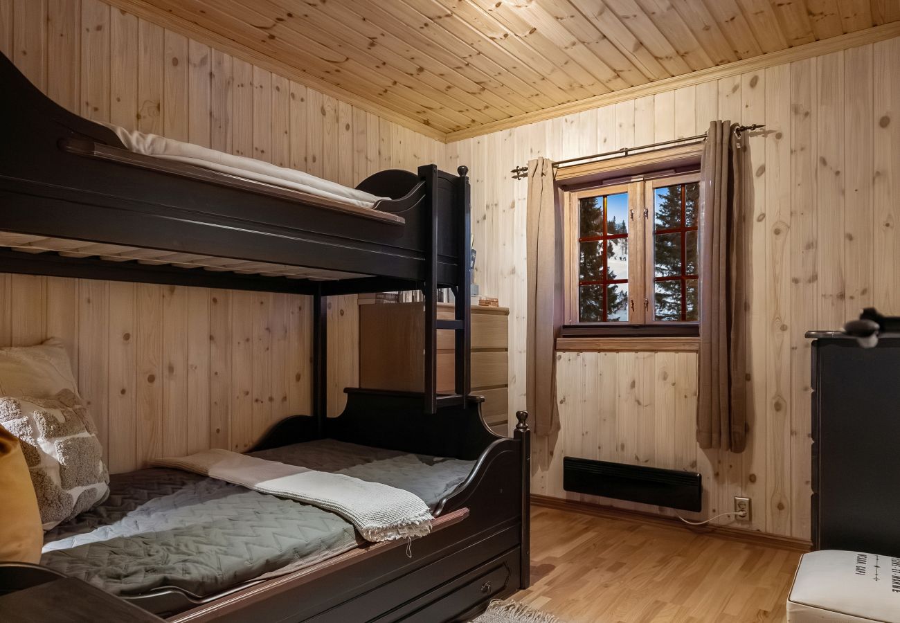 Cottage in Øyer - Spacious cabin in Hafjell with sauna, ski-inn-ski-out