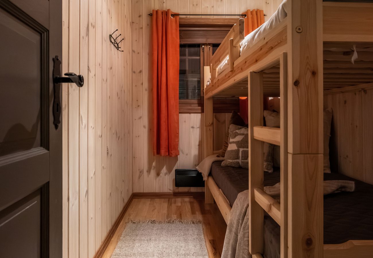 Cottage in Øyer - Spacious cabin in Hafjell with sauna, ski-inn-ski-out