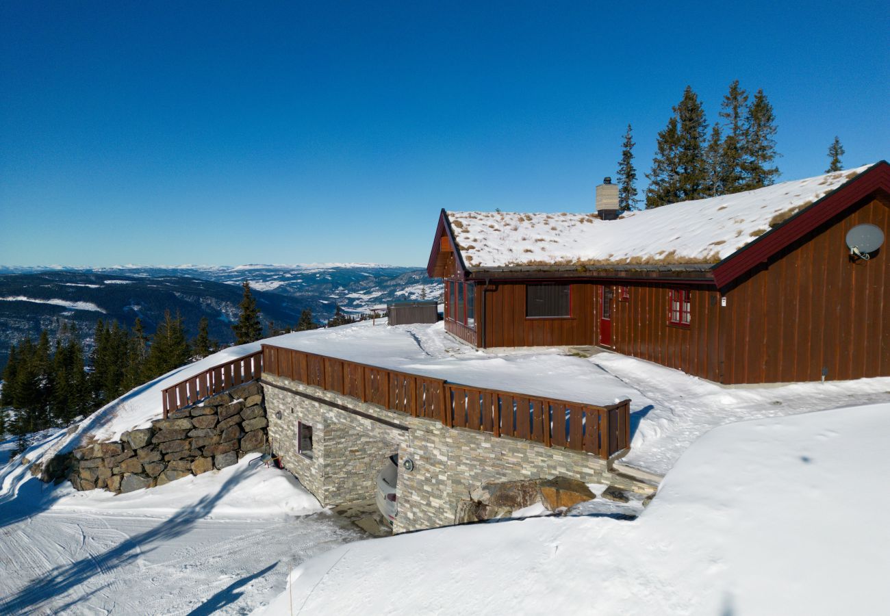 Cottage in Øyer - Spacious cabin in Hafjell with sauna, ski-inn-ski-out