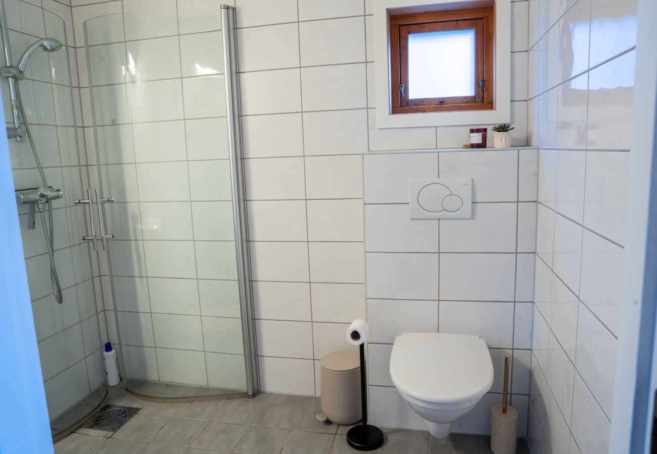 Cottage in Vestvågøy - Authentic rorbu by the sea 