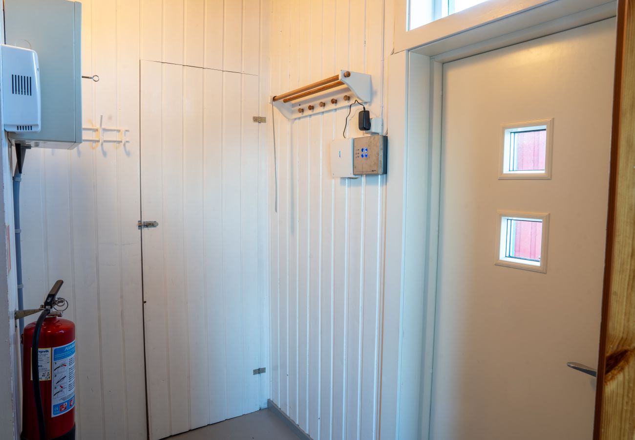 Cottage in Vestvågøy - Authentic rorbu by the sea 