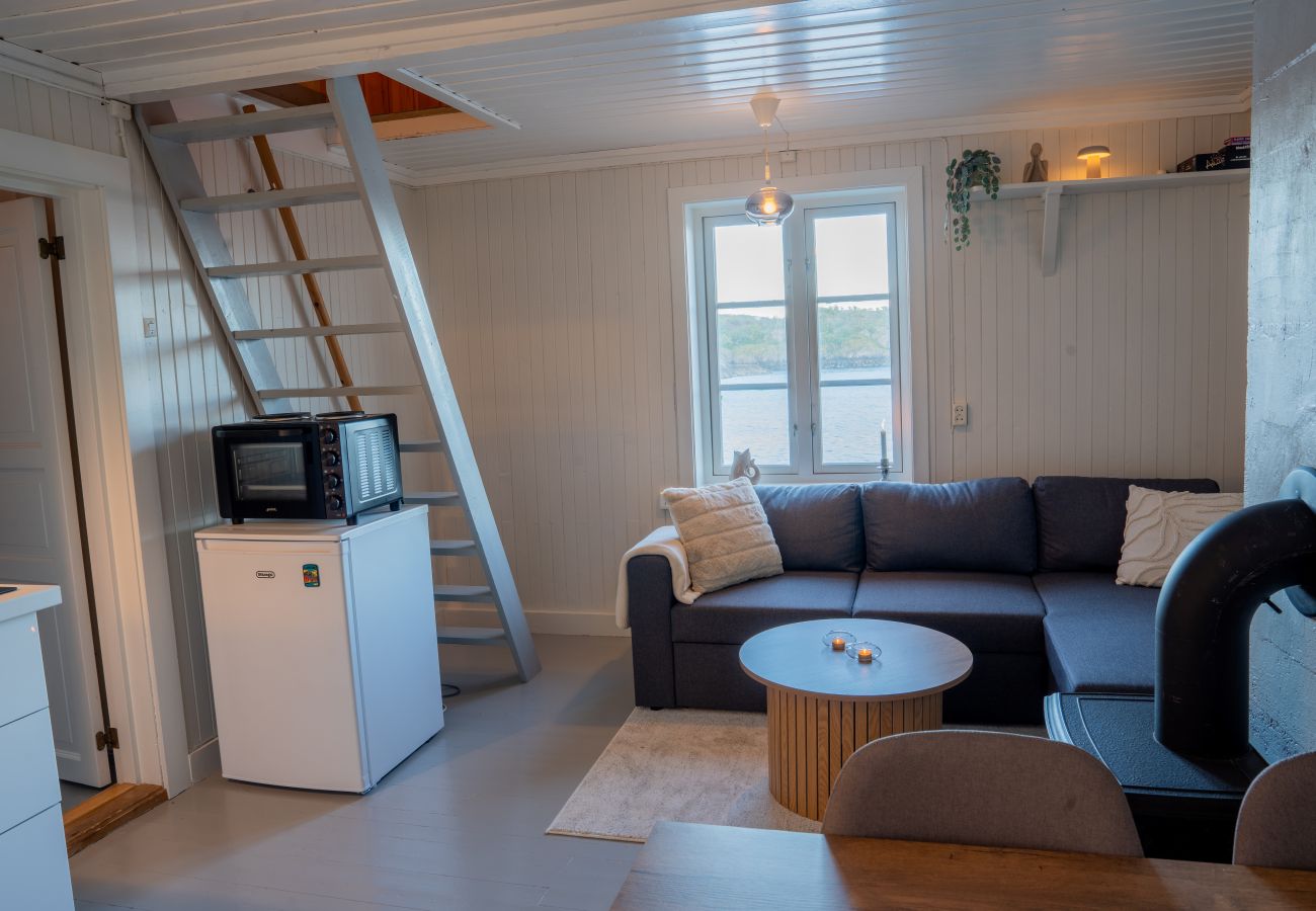 Cottage in Vestvågøy - Authentic rorbu by the sea 