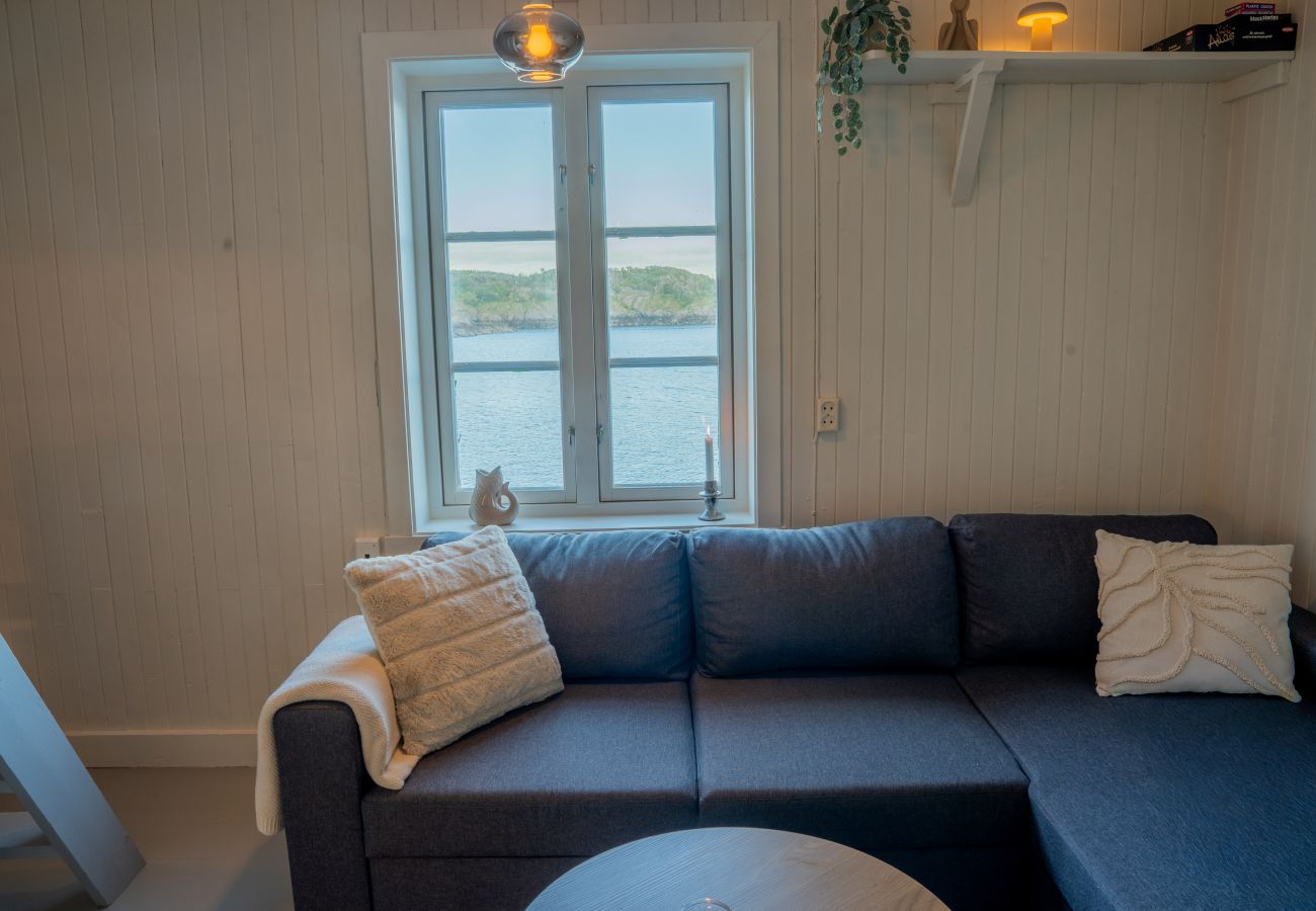 Cottage in Vestvågøy - Authentic rorbu by the sea 