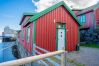 Cottage in Vestvågøy - Authentic rorbu by the sea 