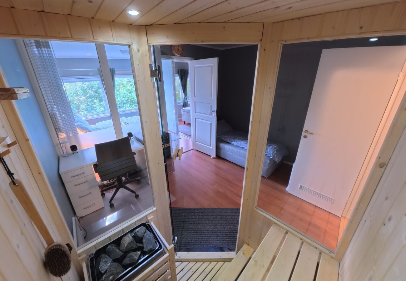 Apartment in Tromsø - Koselig 2-etasjes leilighet med sauna