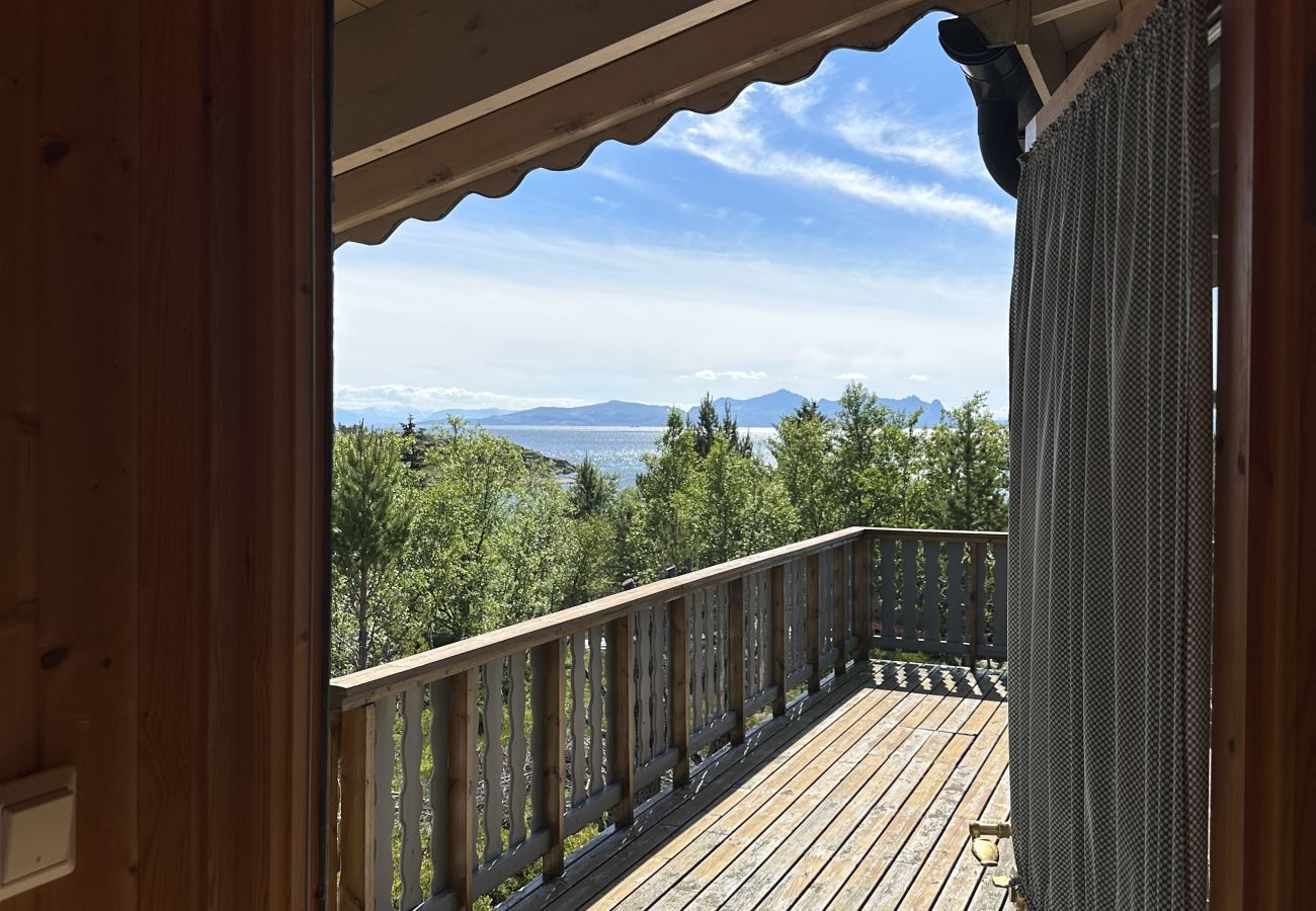 Cottage in Lødingen - Bergtussa cabin - secluded off-grid location in Lødingen Vestbygd