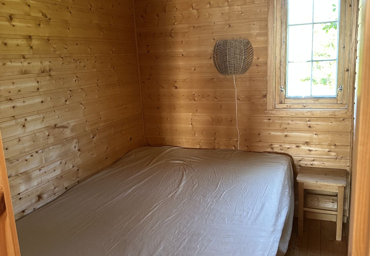 Cottage in Lødingen - Bergtussa cabin - secluded off-grid location in Lødingen Vestbygd