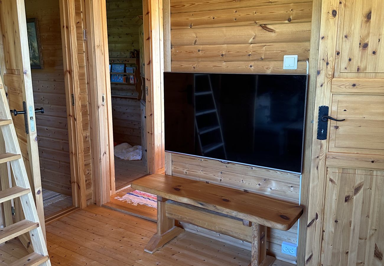 Cottage in Lødingen - Bergtussa cabin - secluded off-grid location in Lødingen Vestbygd