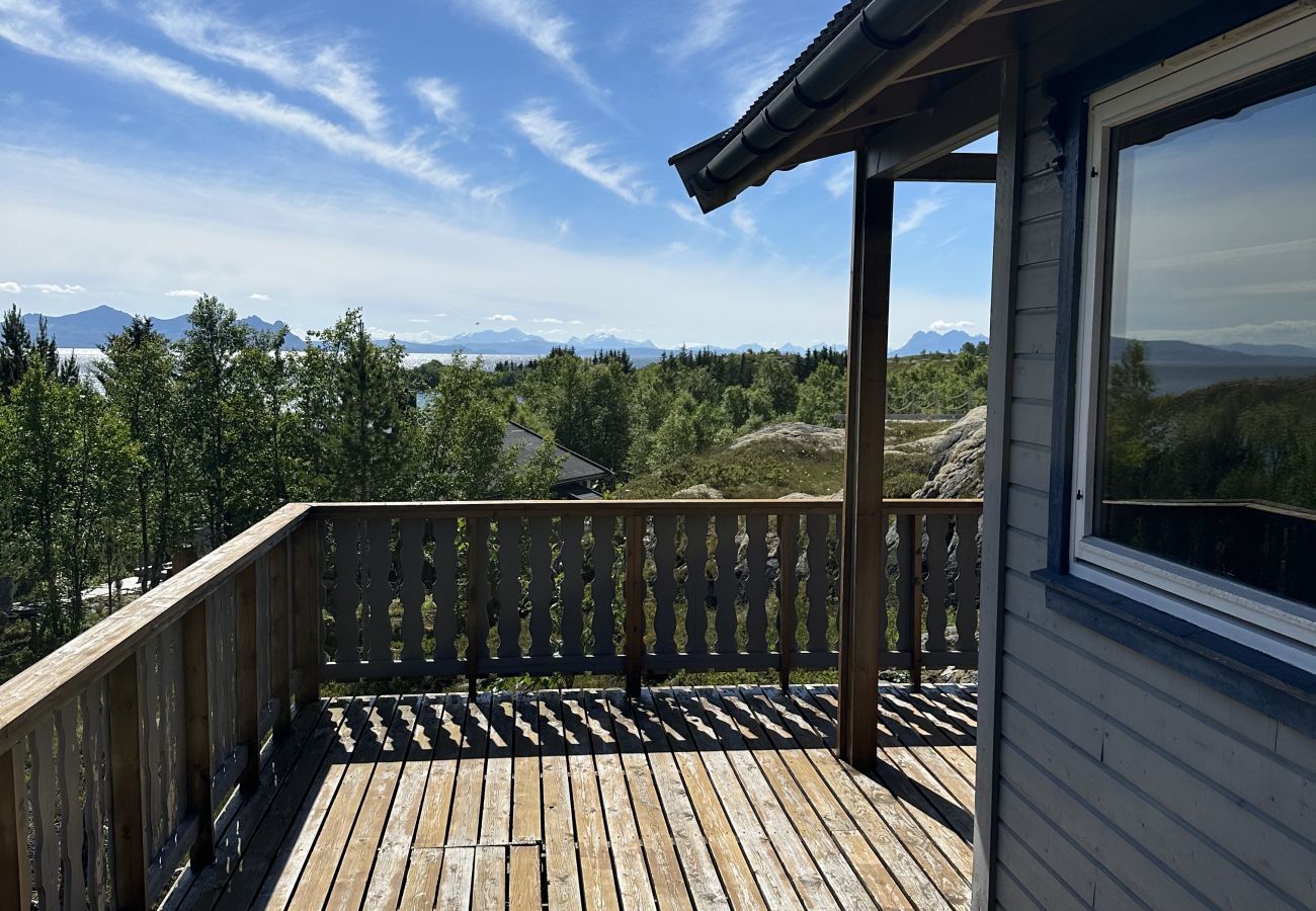 Cottage in Lødingen - Bergtussa cabin - secluded off-grid location in Lødingen Vestbygd