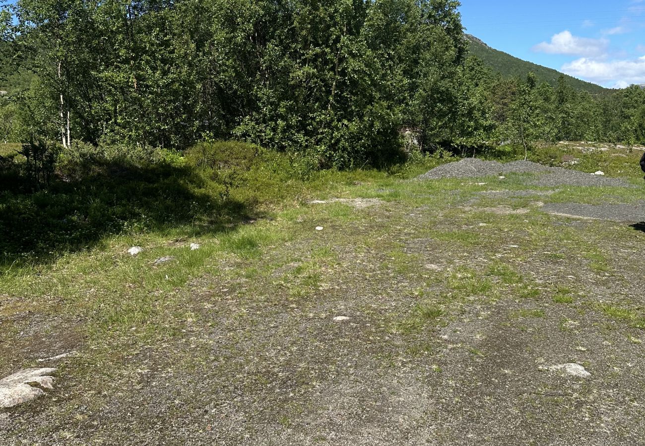 Cottage in Lødingen - Bergtussa cabin - secluded off-grid location in Lødingen Vestbygd