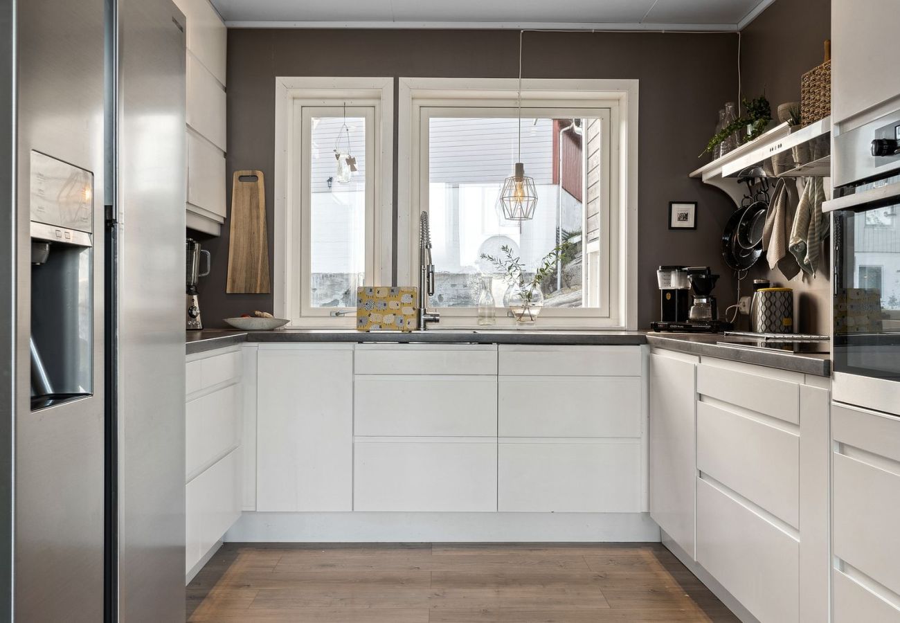 House in Stamsund - Modern & Spacious Home in the Heart of Lofoten