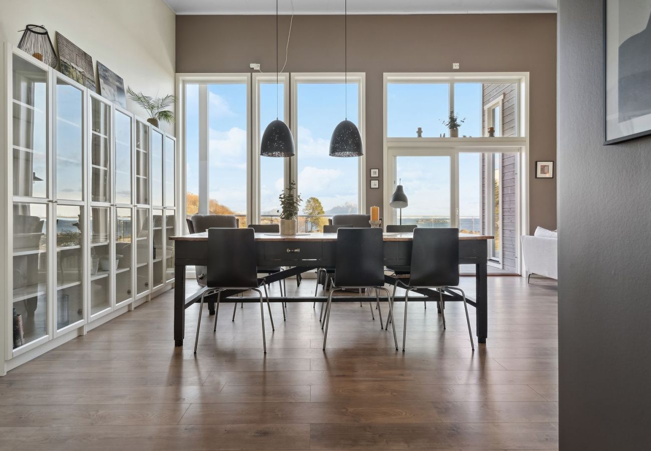 House in Stamsund - Modern & Spacious Home in the Heart of Lofoten
