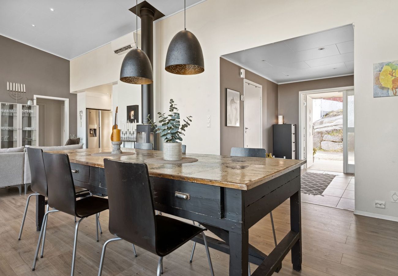 House in Stamsund - Modern & Spacious Home in the Heart of Lofoten