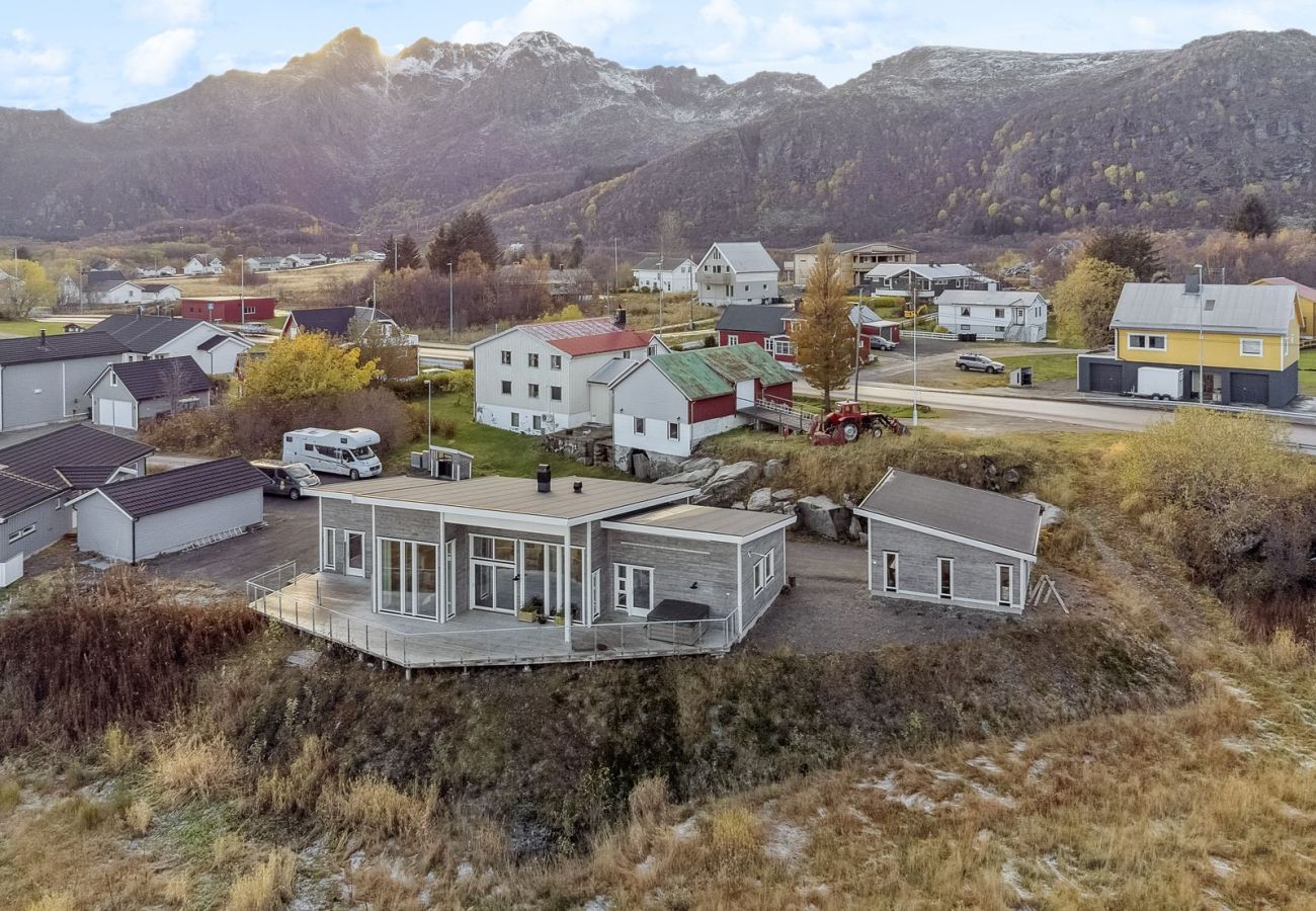 House in Stamsund - Modern & Spacious Home in the Heart of Lofoten