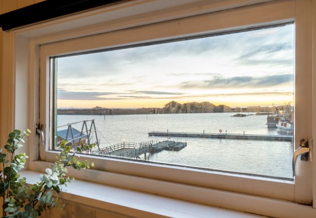 Cottage in Stamsund - Cozy seaside cabin in Stamsund
