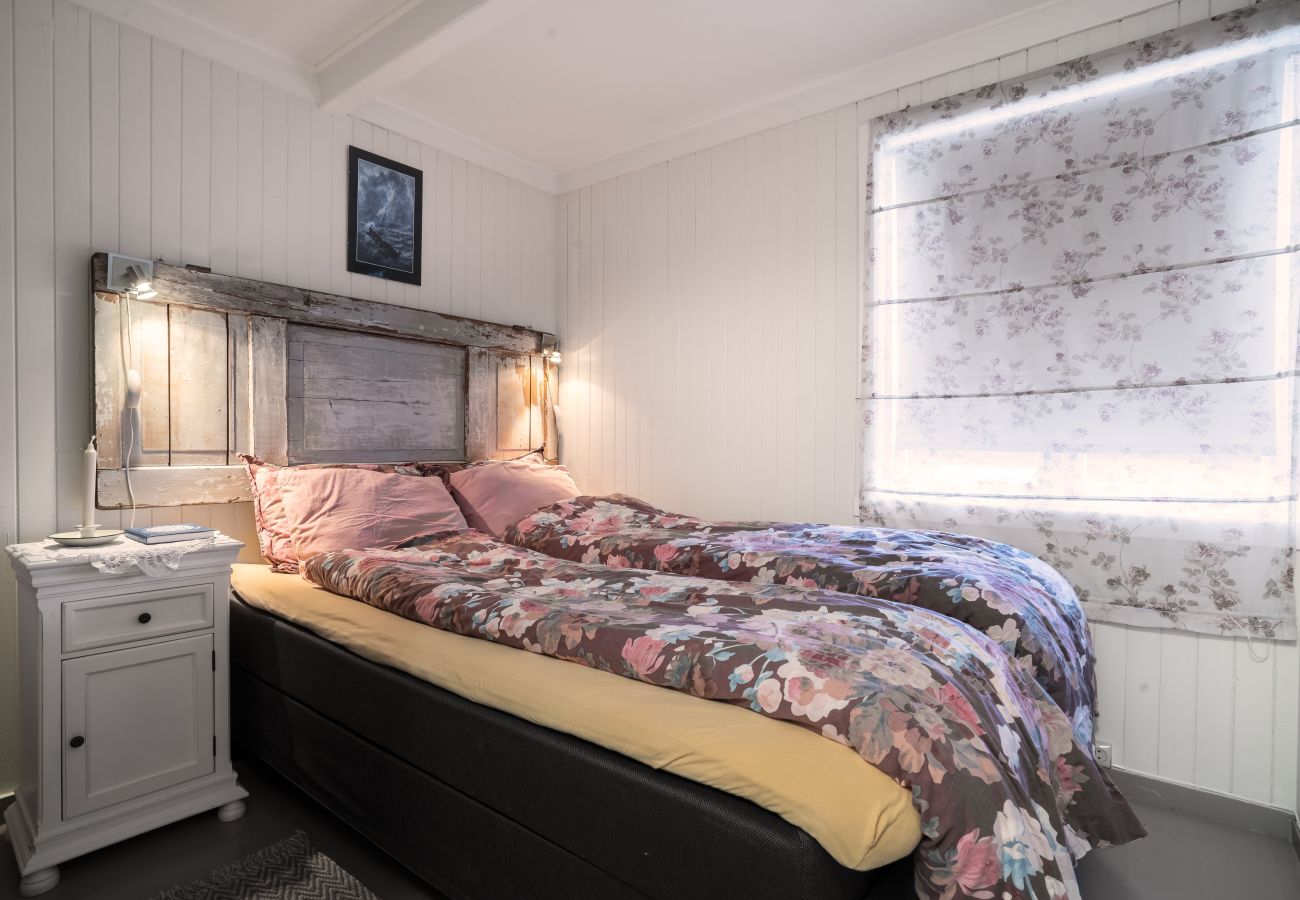 Cottage in Stamsund - Cozy seaside cabin in Stamsund