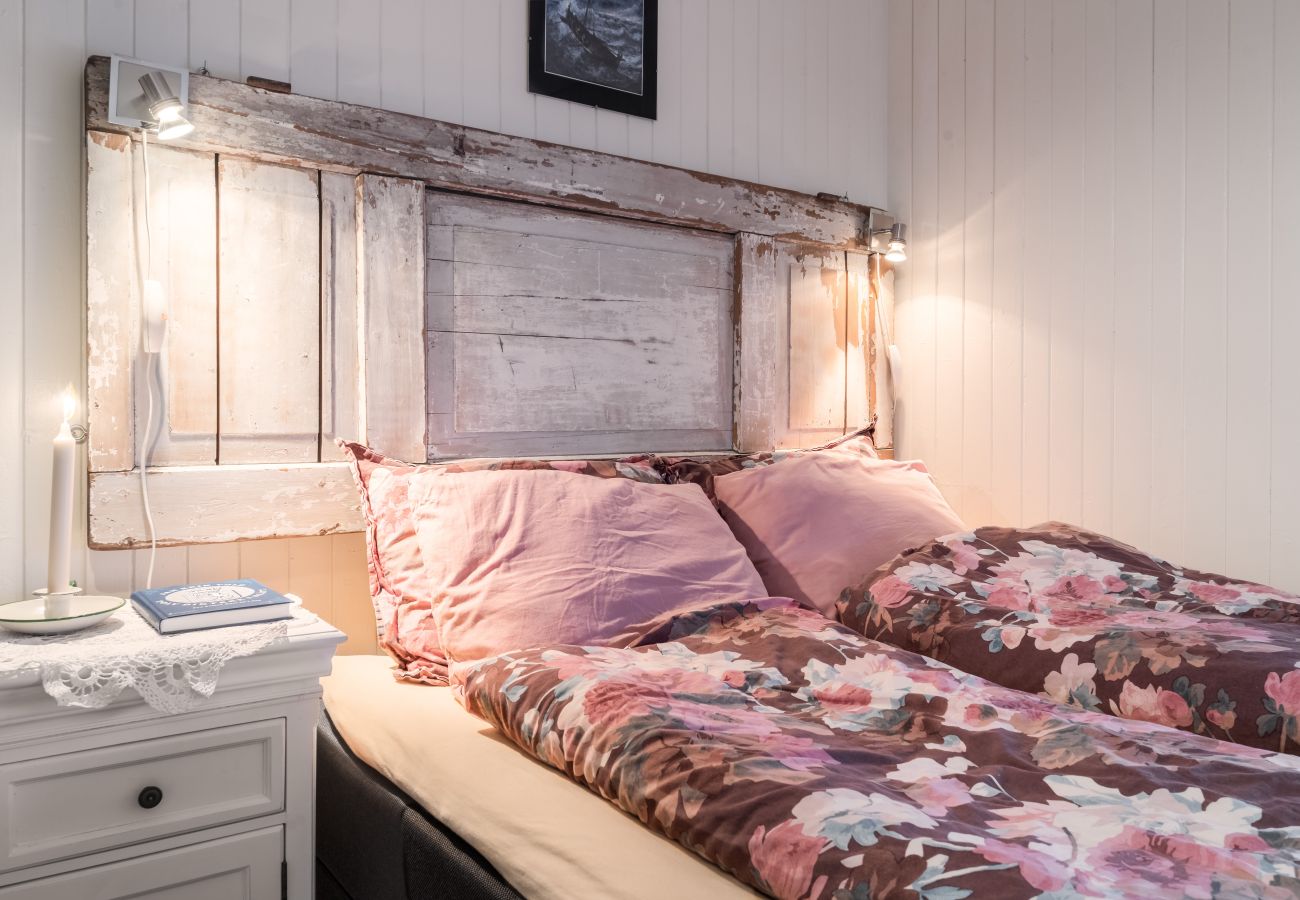 Cottage in Stamsund - Cozy seaside cabin in Stamsund