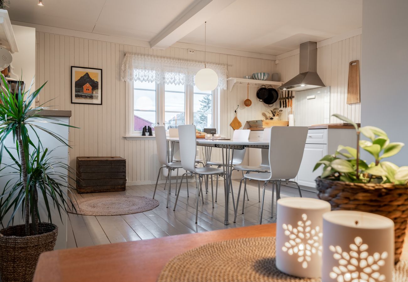 Cottage in Stamsund - Cozy seaside cabin in Stamsund