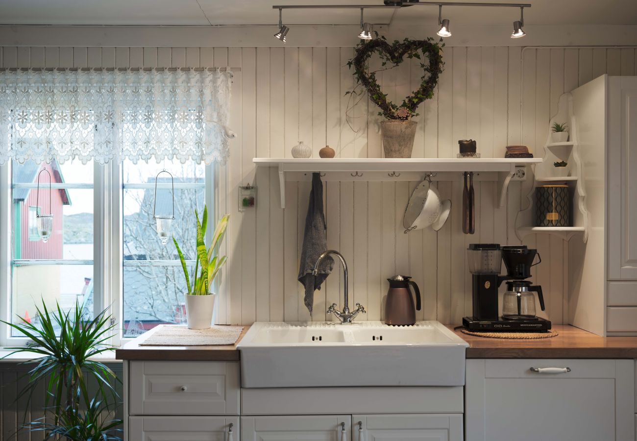 Cottage in Stamsund - Cozy seaside cabin in Stamsund