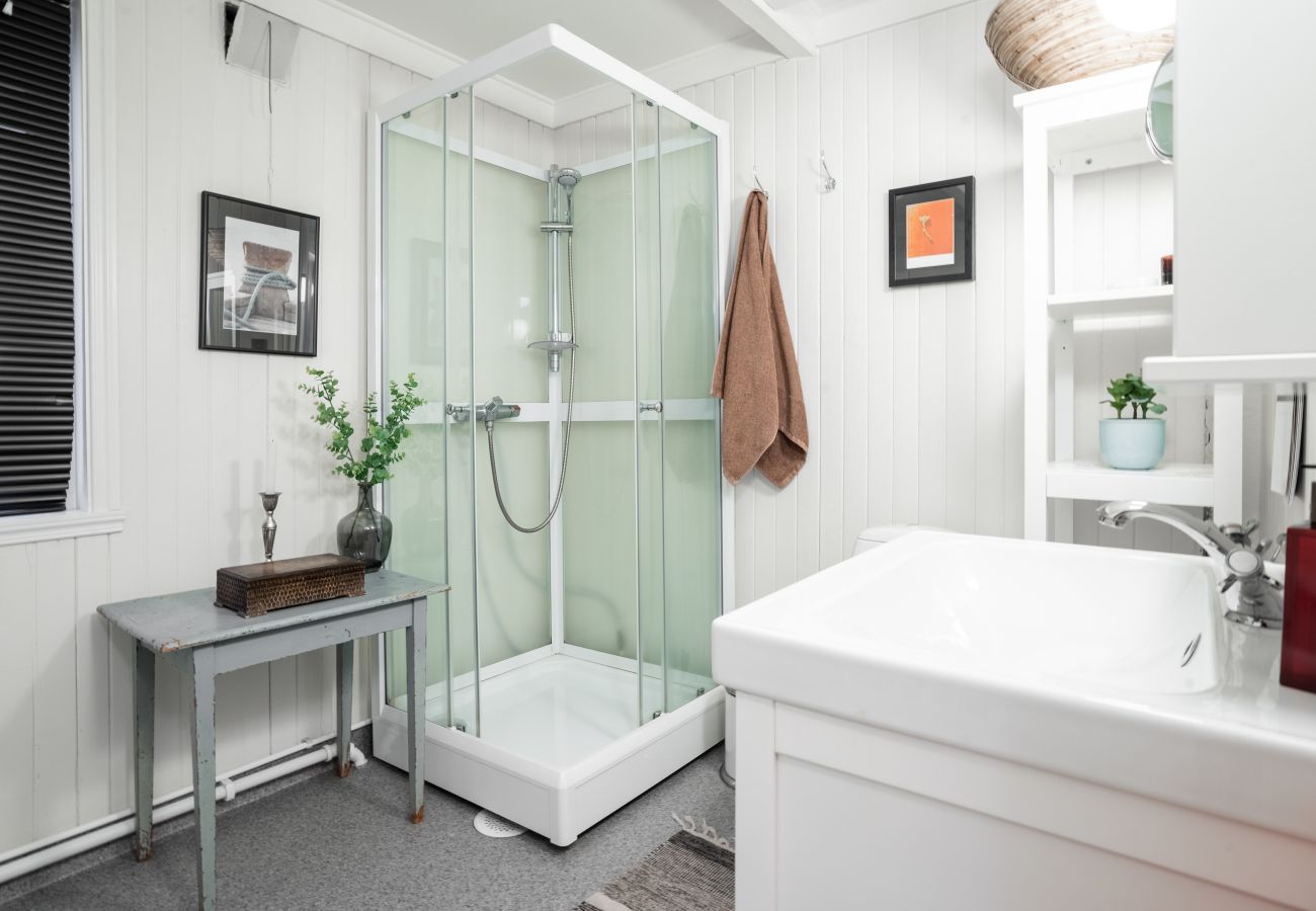 Cottage in Stamsund - Cozy seaside cabin in Stamsund