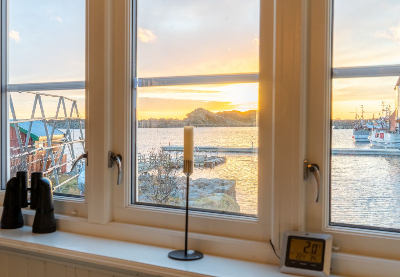 Cottage in Stamsund - Cozy seaside cabin in Stamsund